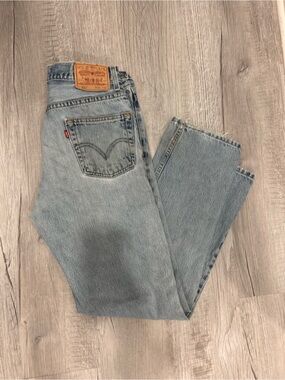 Levi's women’s  Light Blue Straight Fit Jeans